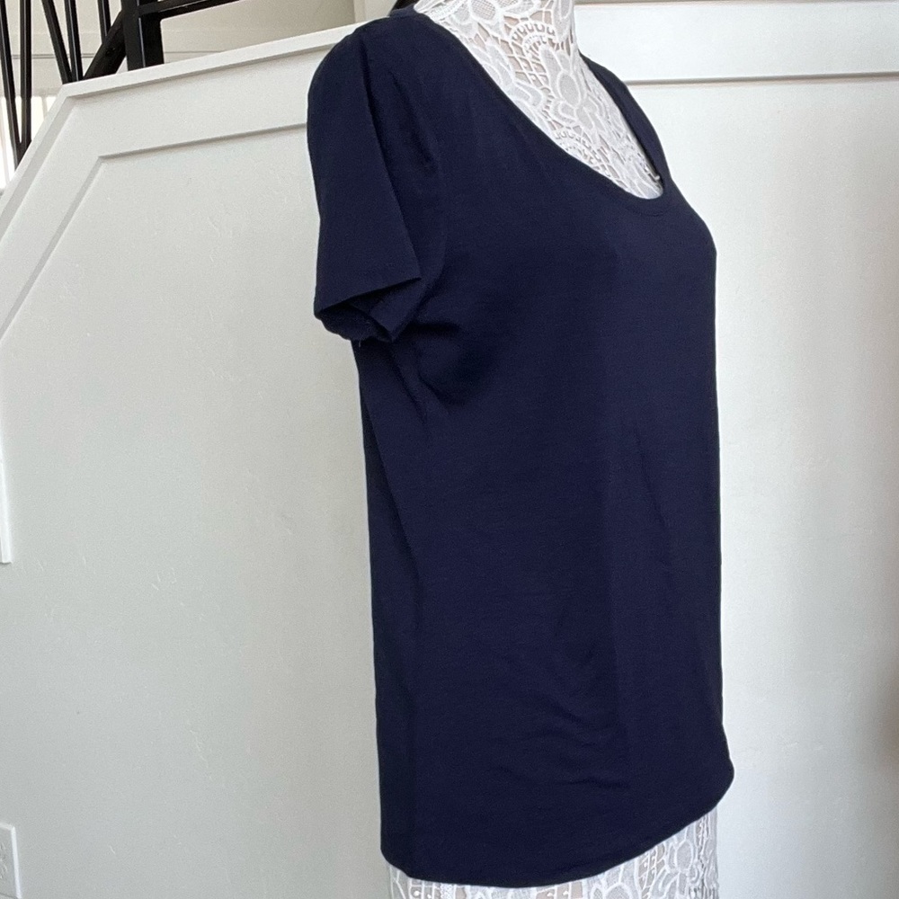 Morona navy tee
